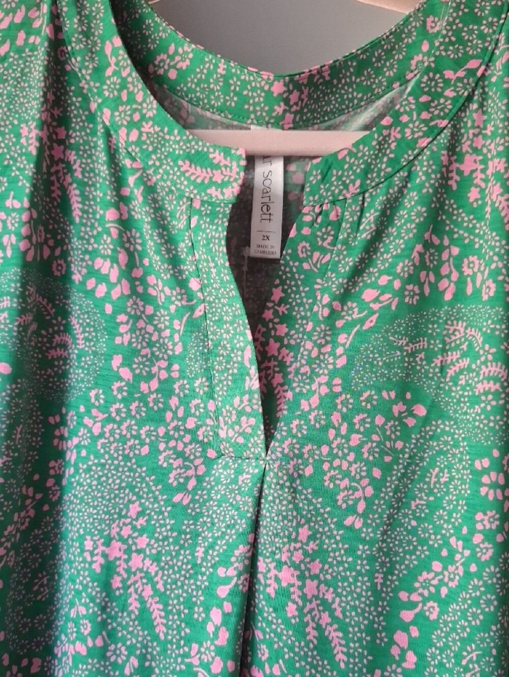Dear Scarlett Green & Pink Floral Blouse, Short Sleeve with Button Tab, 2x, NWT - Picture 3 of 5